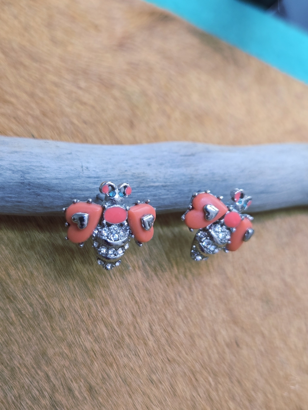 Unique Charming Coral Color Bee Rhinestone Stud Earrings - Women's Jewelry - Picture 5 of 9
